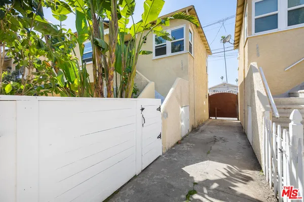 $2,795 | 1533 Meadowbrook Avenue, Los Angeles, CA 90019