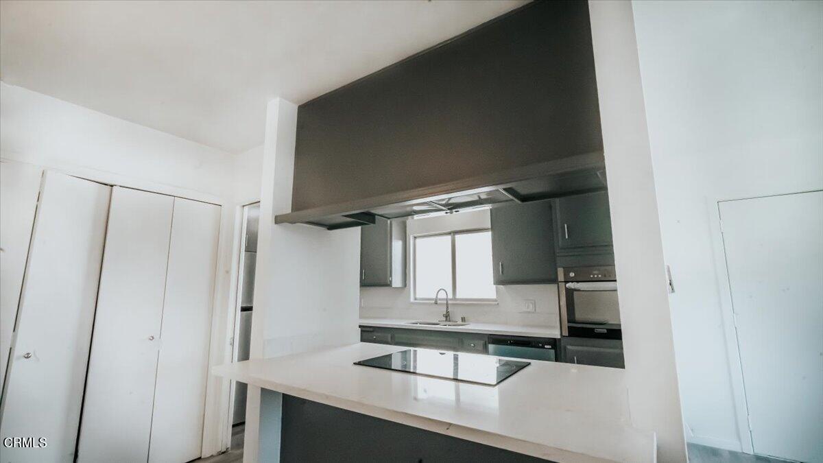 1361 Edgewood Way, Unit 61 Oxnard, CA 93030 - Photo 6 of 22 a view of a kitchen from the hallway
