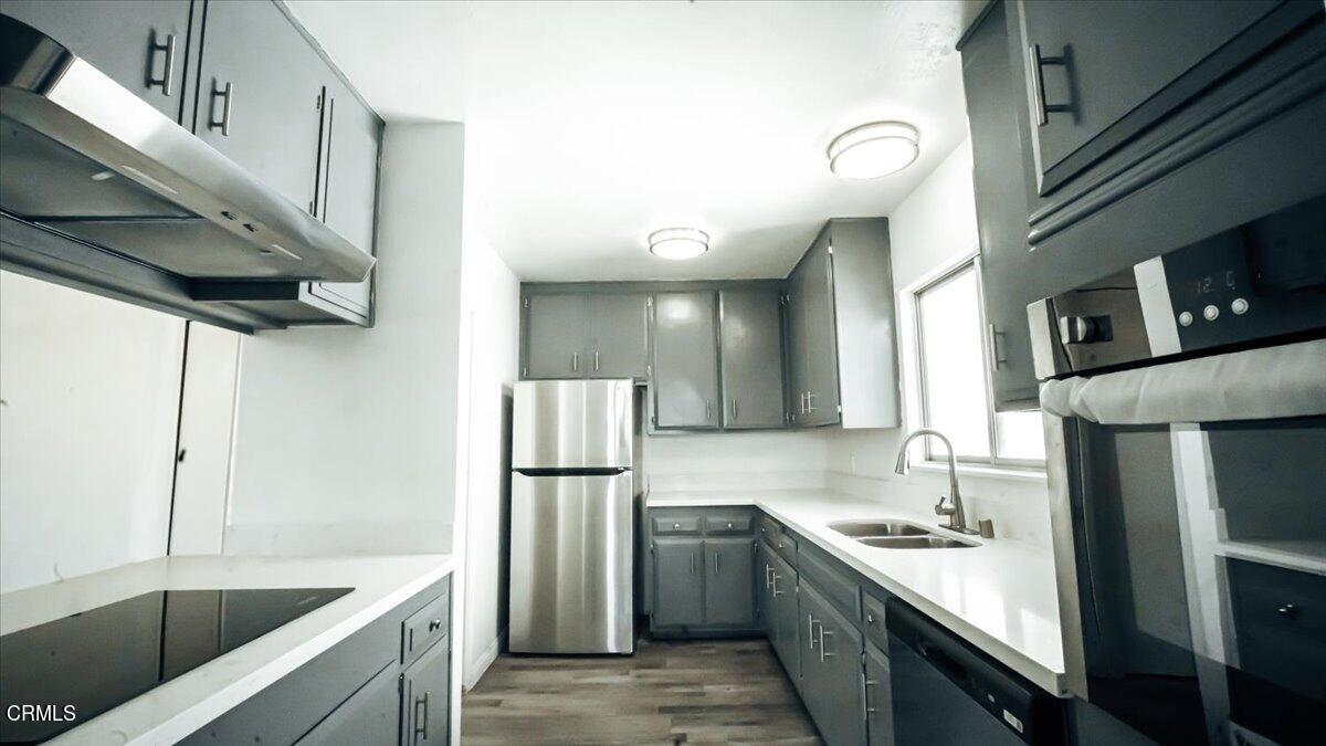 1361 Edgewood Way, Unit 61 Oxnard, CA 93030 - Photo 8 of 22 a kitchen with stainless steel appliances granite countertop a refrigerator a sink and a stove