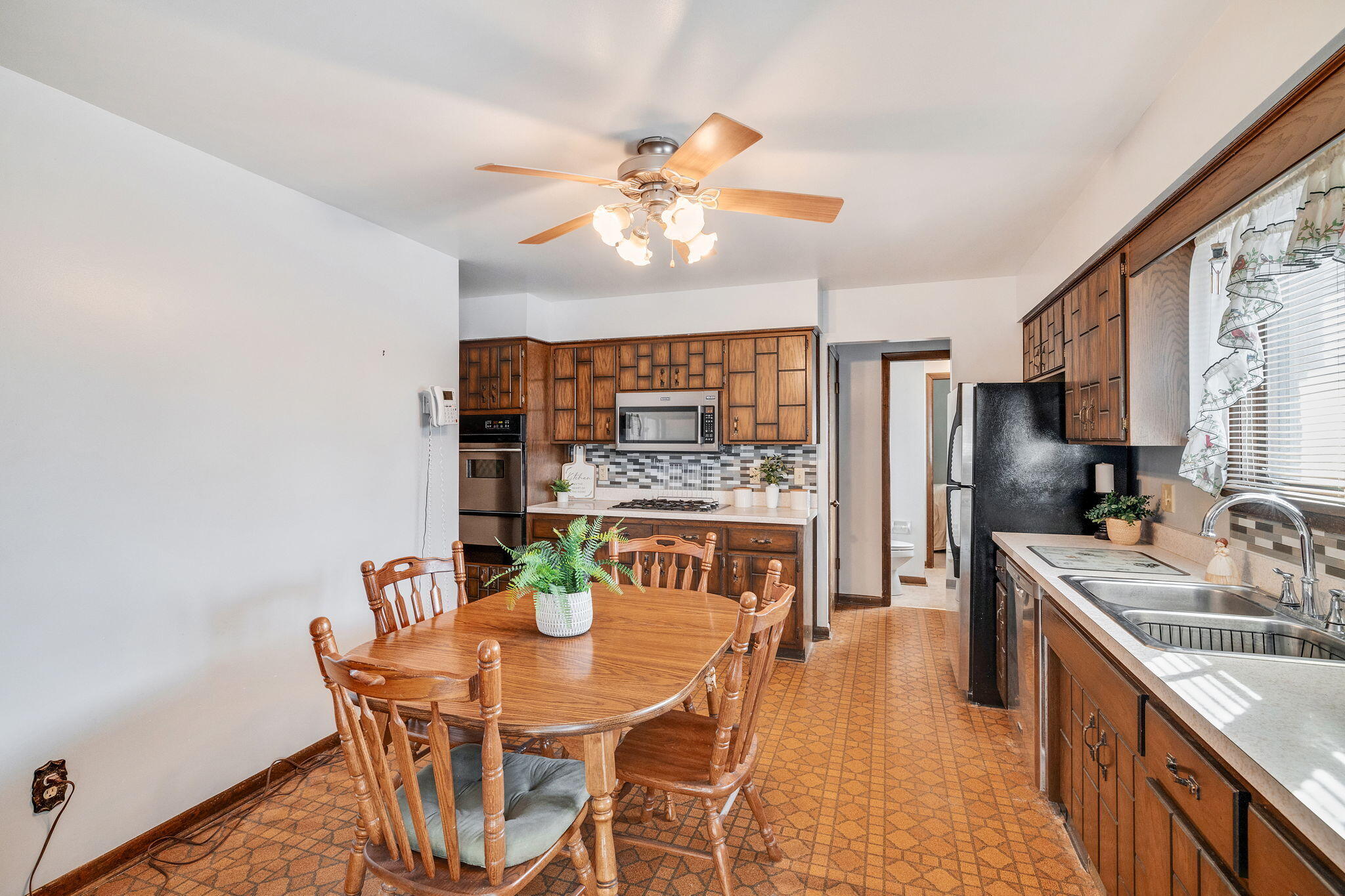 8120 Tapper Avenue Munster, IN 46321 - Photo 10 of 17 2048x1365