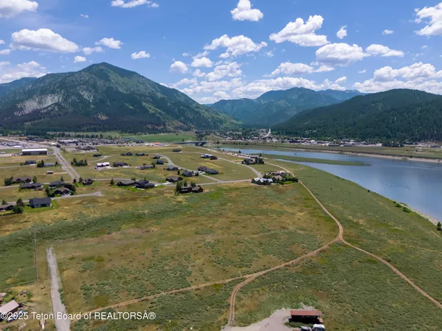 $1,295,000 | Cabin Road, Alpine, WY 83128