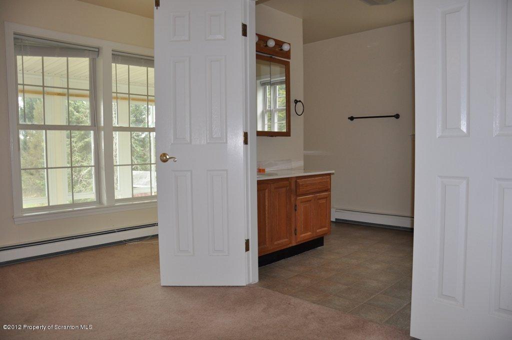 698 Maplewood Road Lake Ariel, PA 18436 - Photo 6 of 10 Gallery Image 6