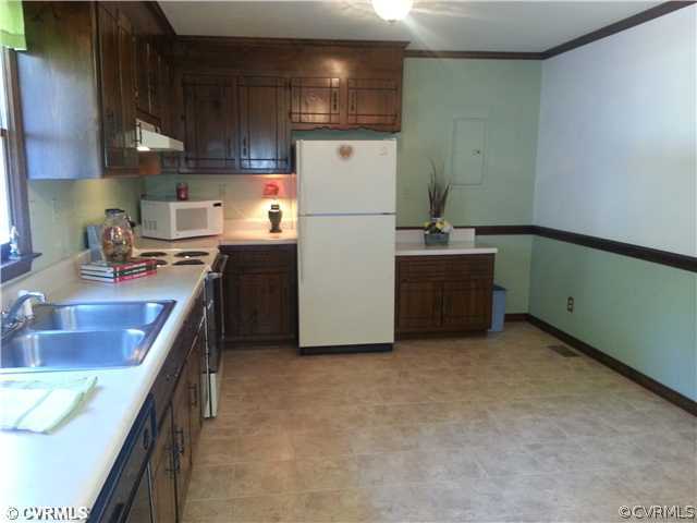 27518 Flank Road Petersburg, VA 23805 - Photo 3 of 24 Kitchen - Large Eat In Kitchen has new floor and a