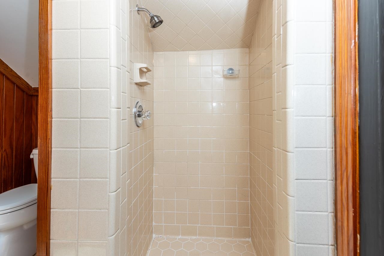 627 Watson Street Memphis, TN 38111 - Photo 12 of 35 a bathroom with a shower
