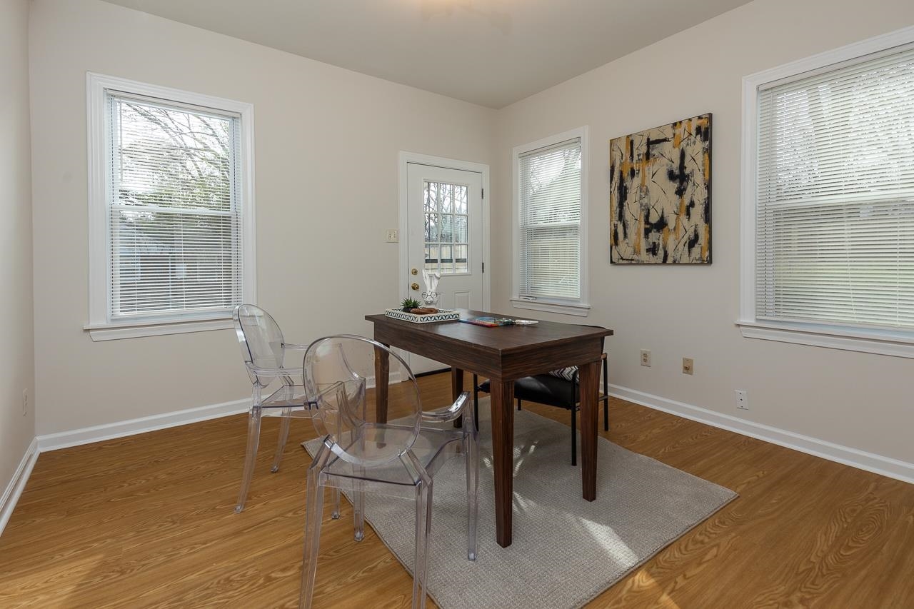 627 Watson Street Memphis, TN 38111 - Photo 22 of 35 a workspace with furniture and window