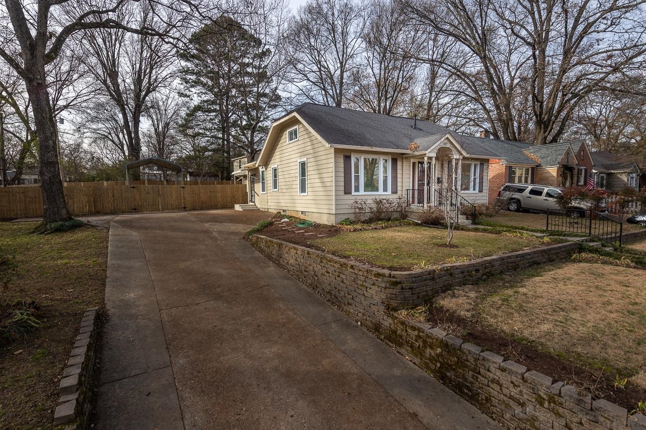 627 Watson Street Memphis, TN 38111 - Photo 32 of 35 a front view of a house with garden