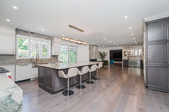 $3,850,000 | 5 Nicolosi Drive | Huguenot