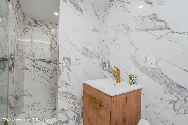 $3,850,000 | 5 Nicolosi Drive | Huguenot