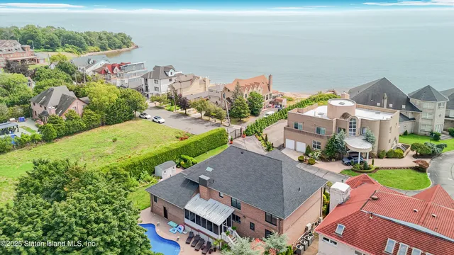 $3,850,000 | 5 Nicolosi Drive | Huguenot