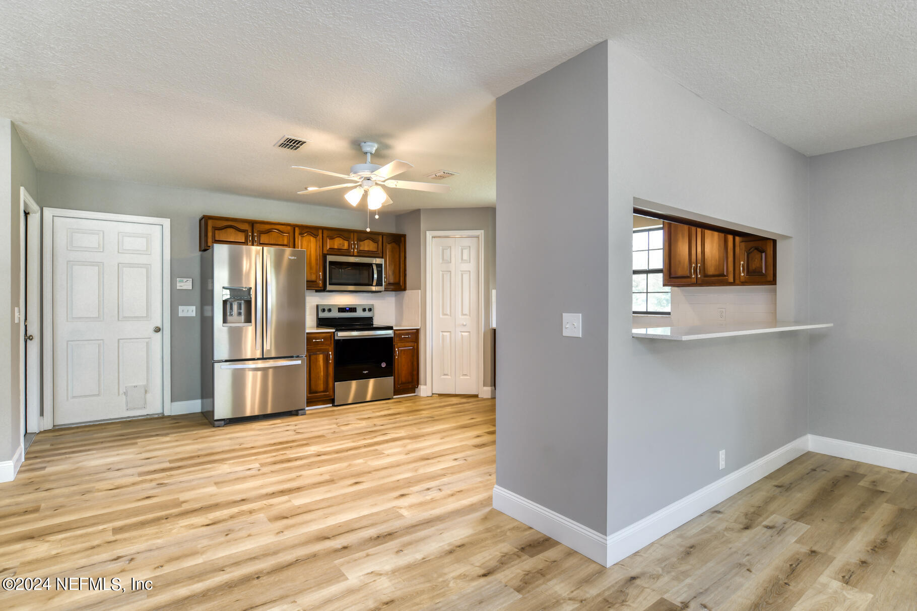 508 Hoover Road Interlachen, FL 32148 - Photo 11 of 42 Large kitchen