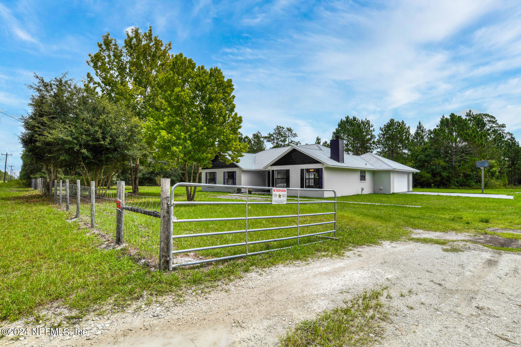 508 Hoover Road Interlachen, FL 32148 - Photo 3 of 42 Gated driveway