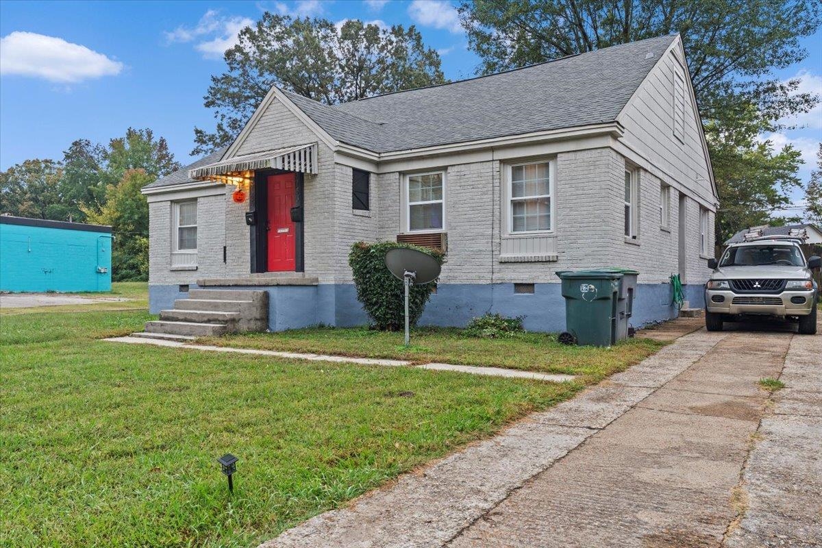 3743 Given Avenue Memphis, TN 38122 - Photo 18 of 19 a house view with a garden space