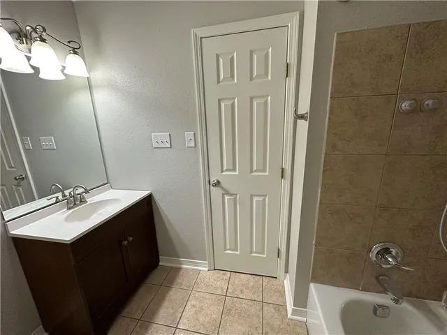 $1,000 | 2201 Houma Boulevard, Unit 207, Metairie, LA 70001