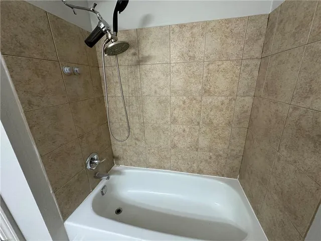 $1,000 | 2201 Houma Boulevard, Unit 207, Metairie, LA 70001