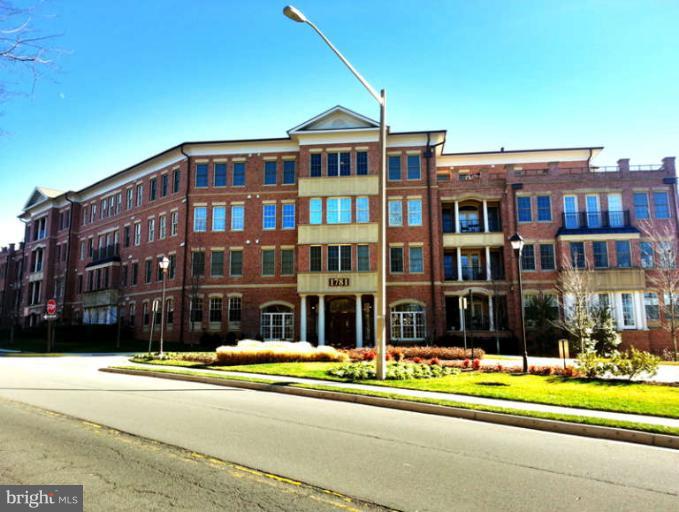 1781 Chain Bridge Road, Unit 401 McLean, VA 22102 - Photo 1 of 30 Interior (General)