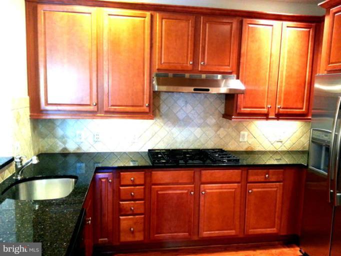 1781 Chain Bridge Road, Unit 401 McLean, VA 22102 - Photo 12 of 30 Kitchen