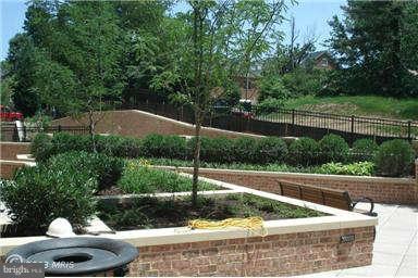 1781 Chain Bridge Road, Unit 401 McLean, VA 22102 - Photo 25 of 30 Exterior (Rear)
