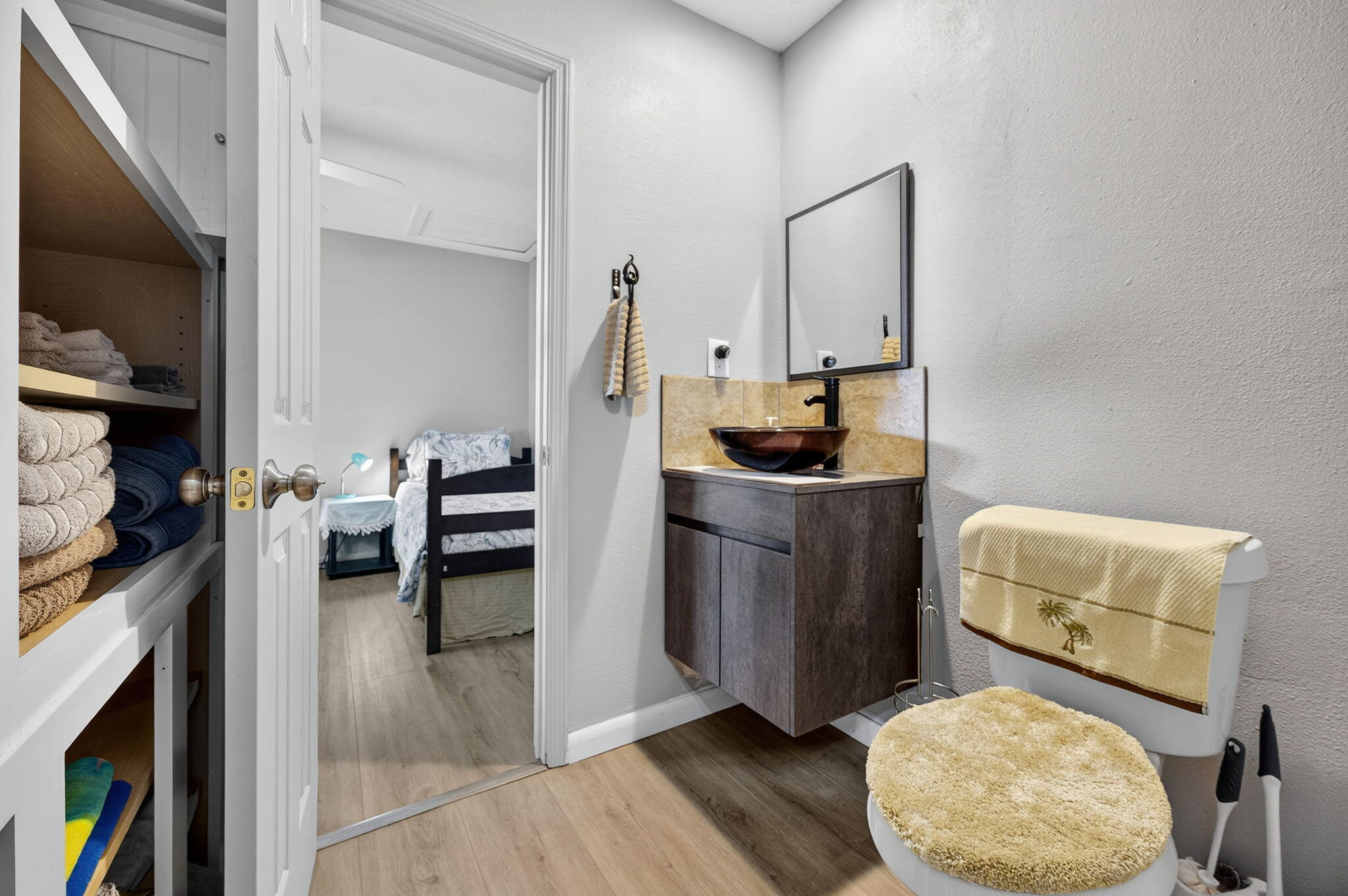 14 6th Street Shalimar, FL 32579 - Photo 26 of 64 a living room with furniture and a wooden floor