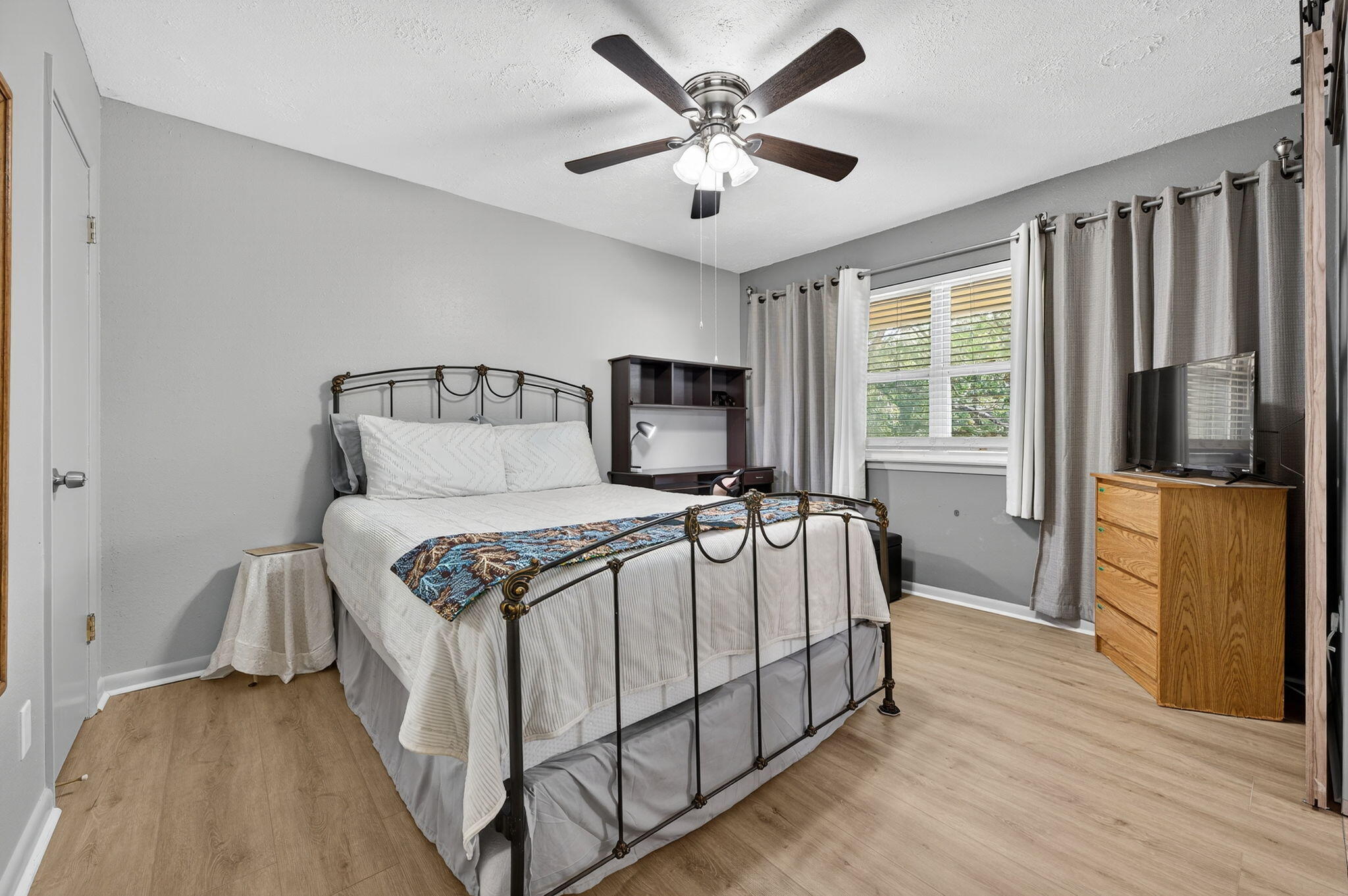 14 6th Street Shalimar, FL 32579 - Photo 30 of 64 a bed sitting in a bedroom next to a window