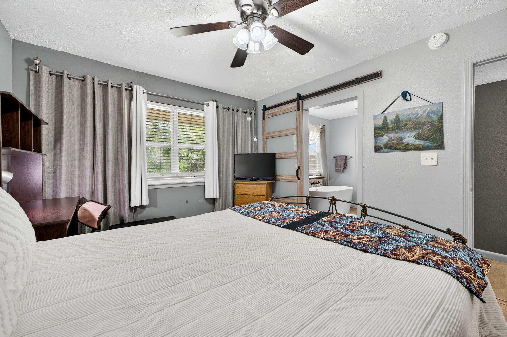 14 6th Street Shalimar, FL 32579 - Photo 32 of 64 a bedroom with a large bed and a flat tv screen