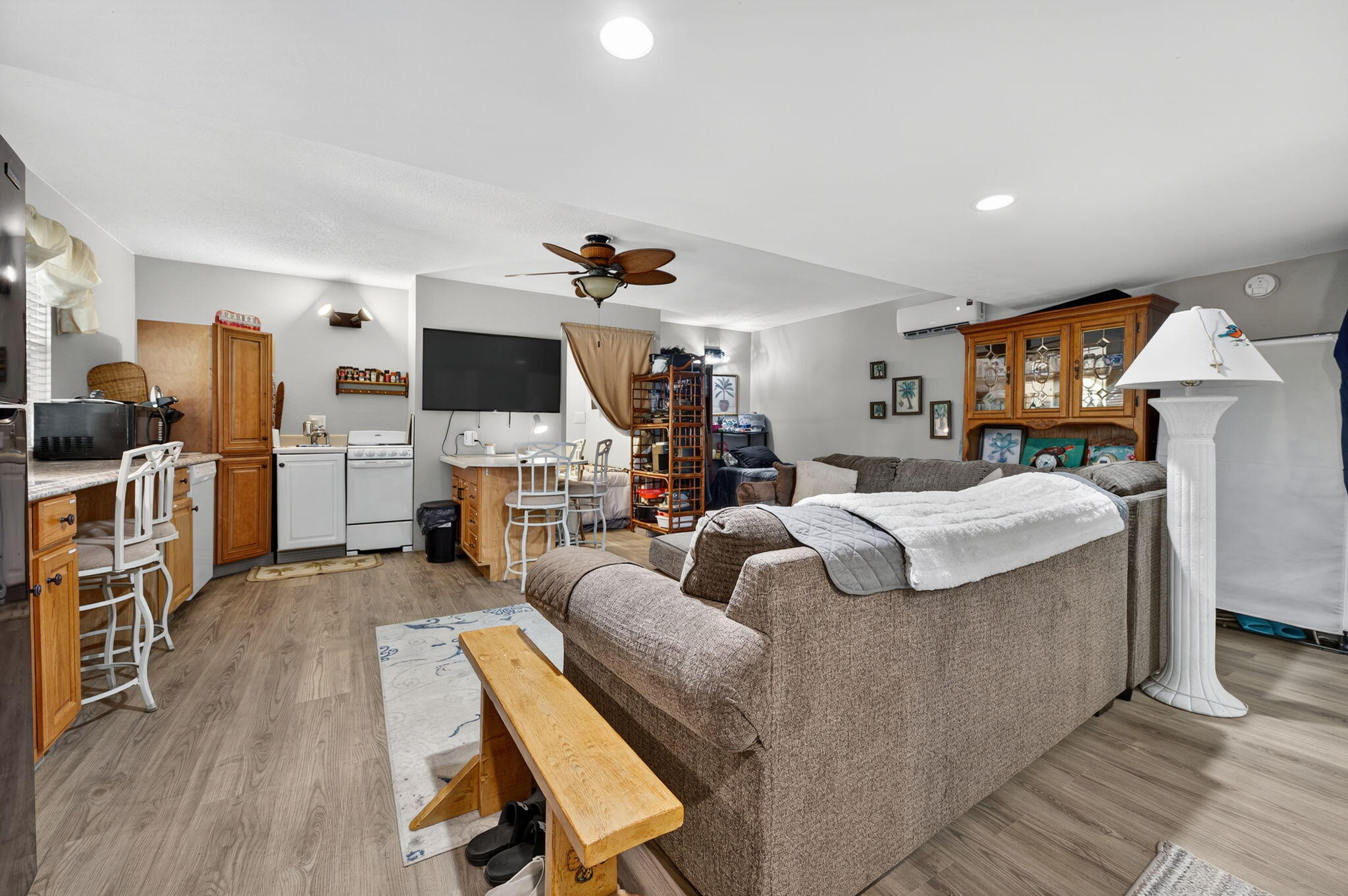 14 6th Street Shalimar, FL 32579 - Photo 40 of 64 a living room with furniture and a flat screen tv