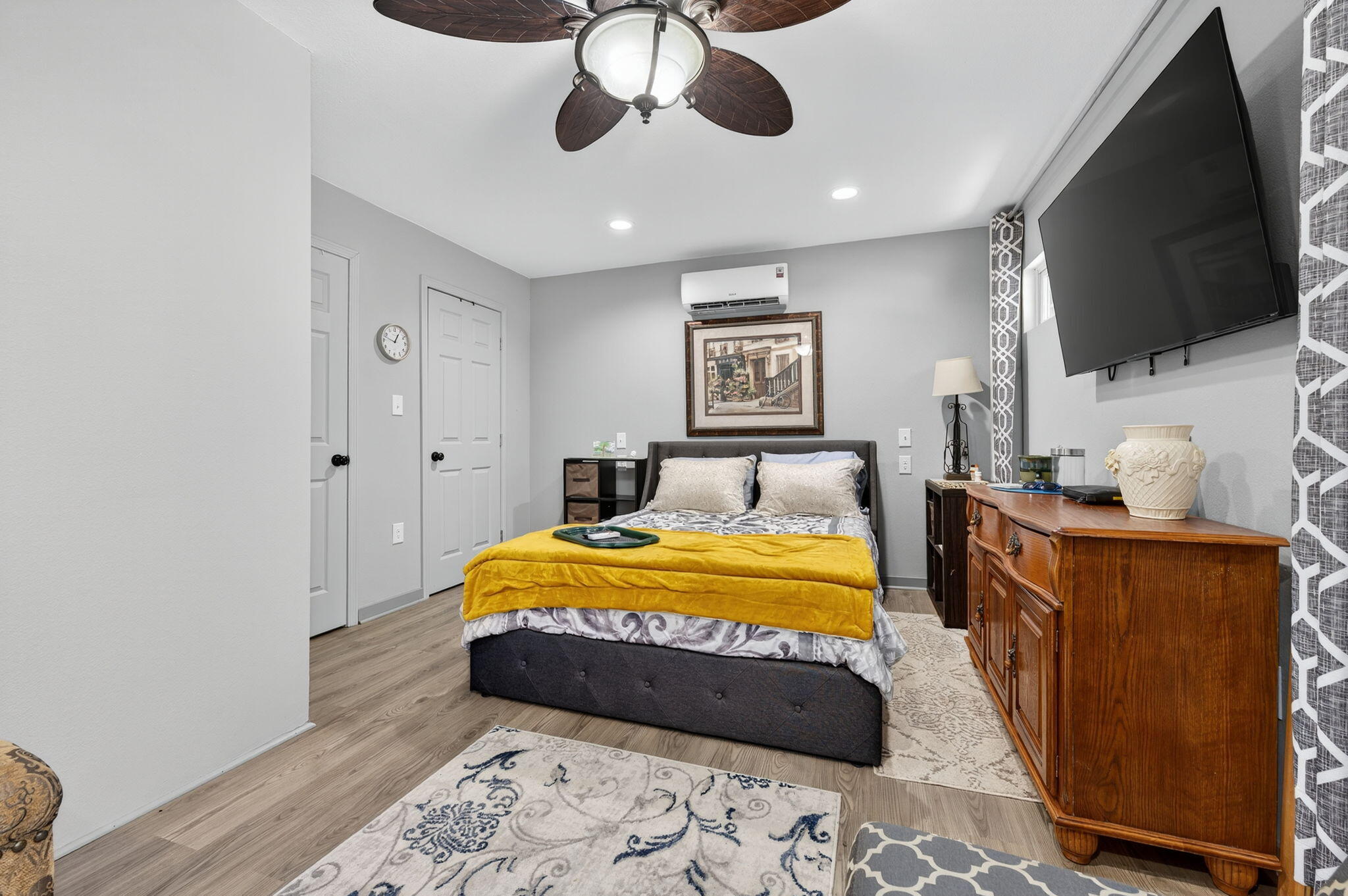 14 6th Street Shalimar, FL 32579 - Photo 50 of 64 a spacious bedroom with a bed and a flat screen tv