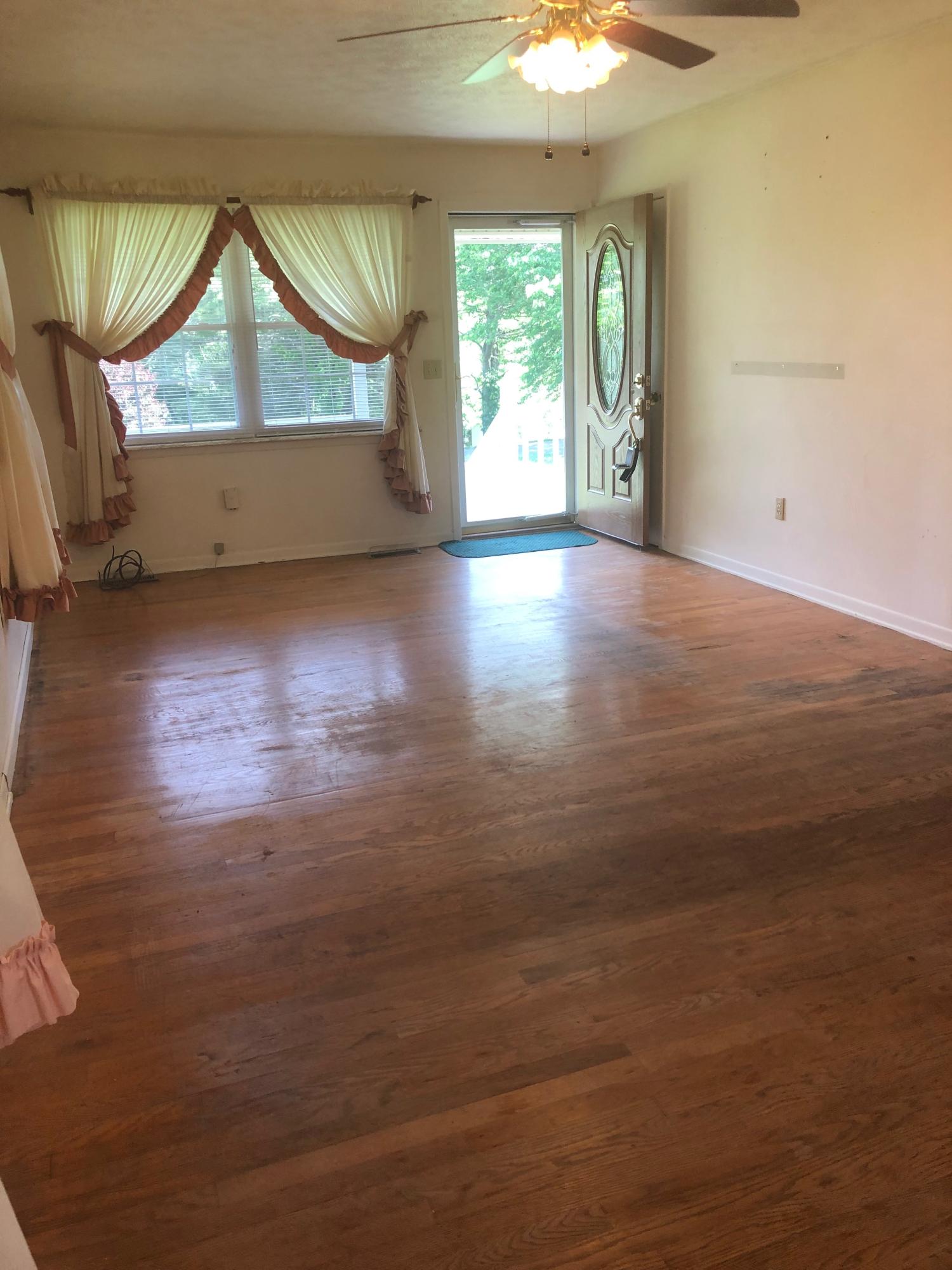 268 Coolidge Road La Follette, TN 37766 - Photo 15 of 33 Living room