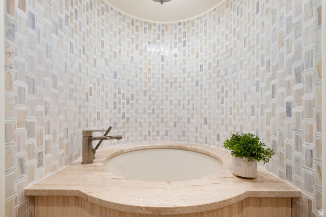 779 South Silver Road Leeds, UT 84746 - Photo 26 of 80 Bathroom with a sink