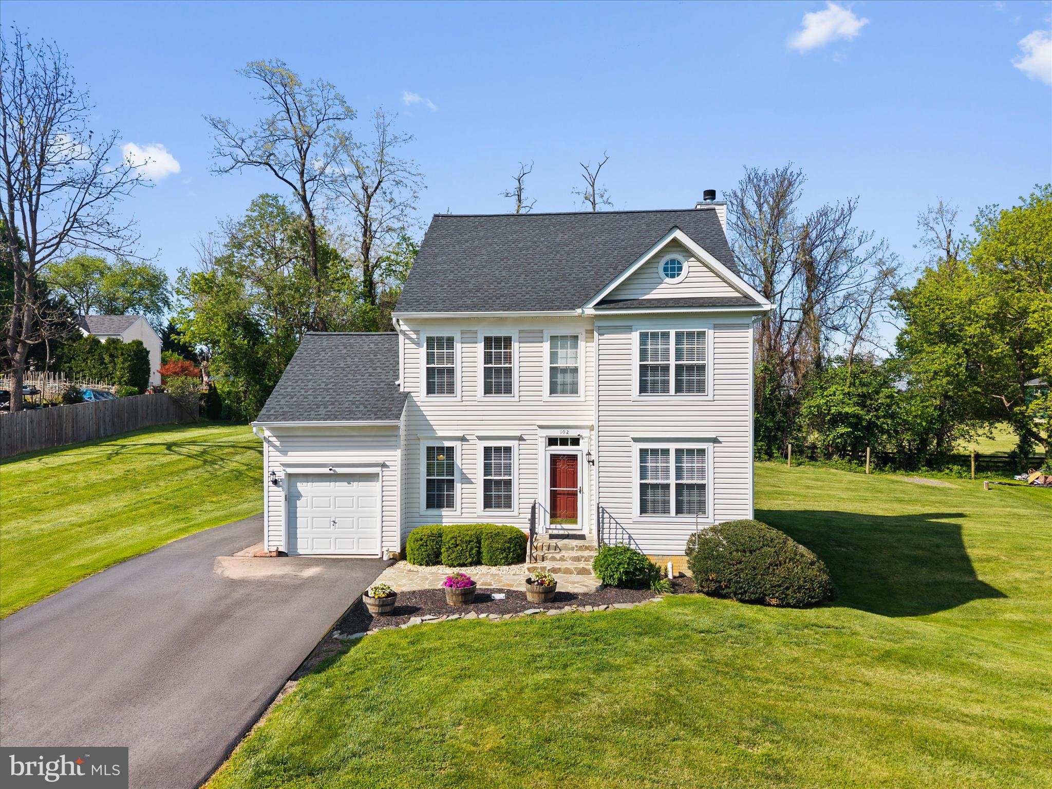 102 Delaware Avenue Hamilton, VA 20158 - Photo 2 of 50