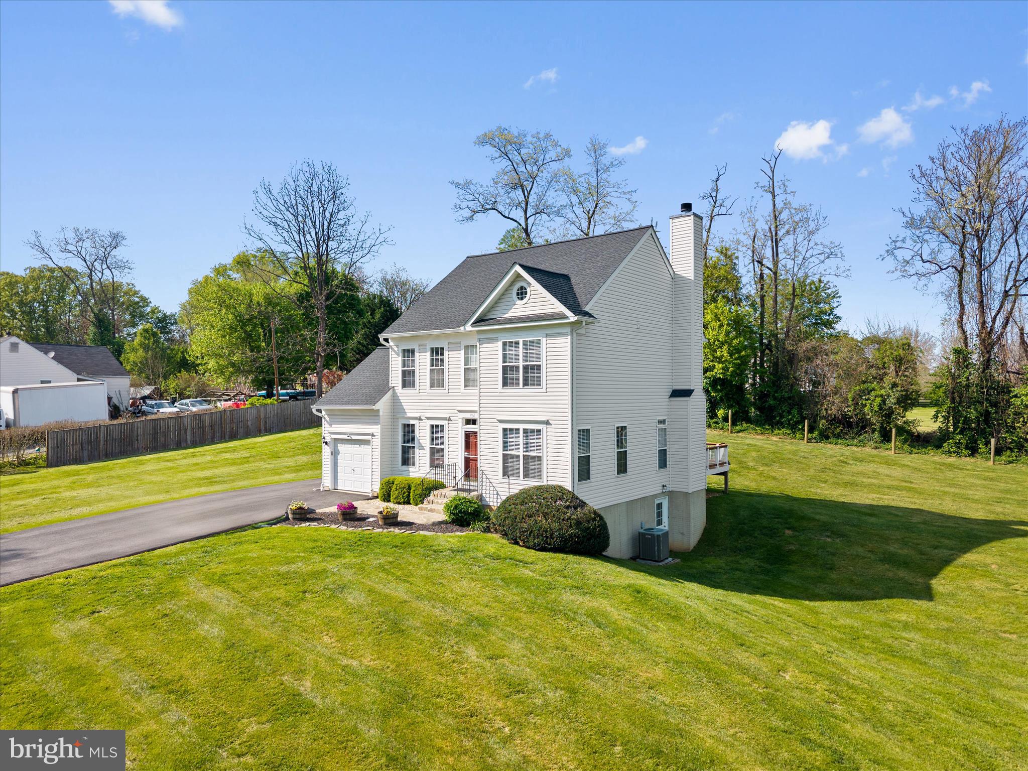 102 Delaware Avenue Hamilton, VA 20158 - Photo 4 of 50