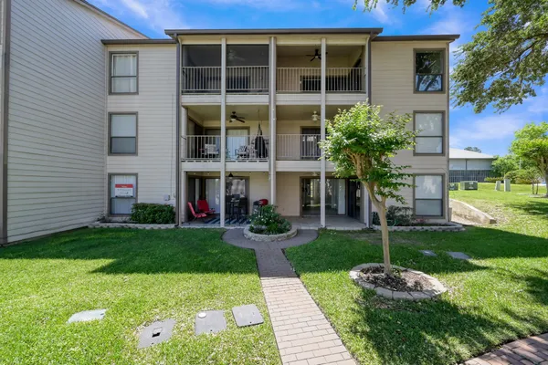 $225,000 | 301-building D 301-building D Lakeview Terrace, Montgomery, TX 77356