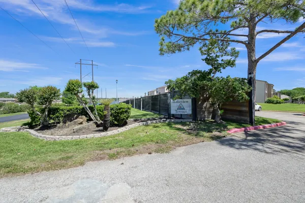 $225,000 | 301-building D 301-building D Lakeview Terrace, Montgomery, TX 77356