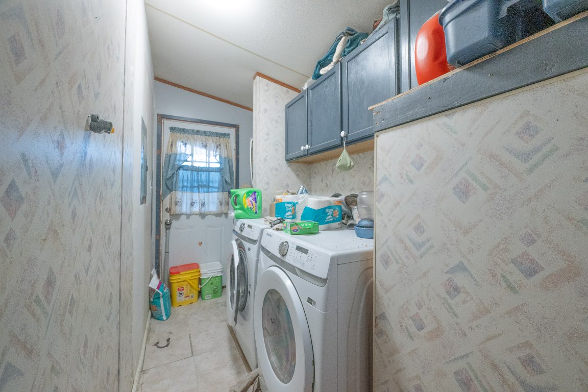 664 Hidden Oaks Drive Elgin, TX 78621 - Photo 12 of 35 a utility room with dryer and washer