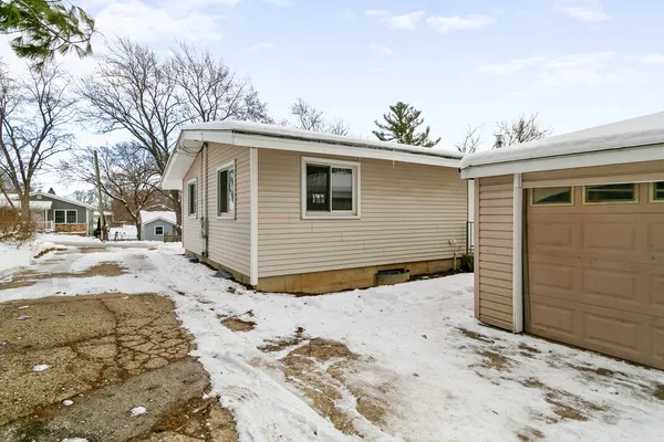 $389,700 | 6305 Robert Road, Cary, IL 60013