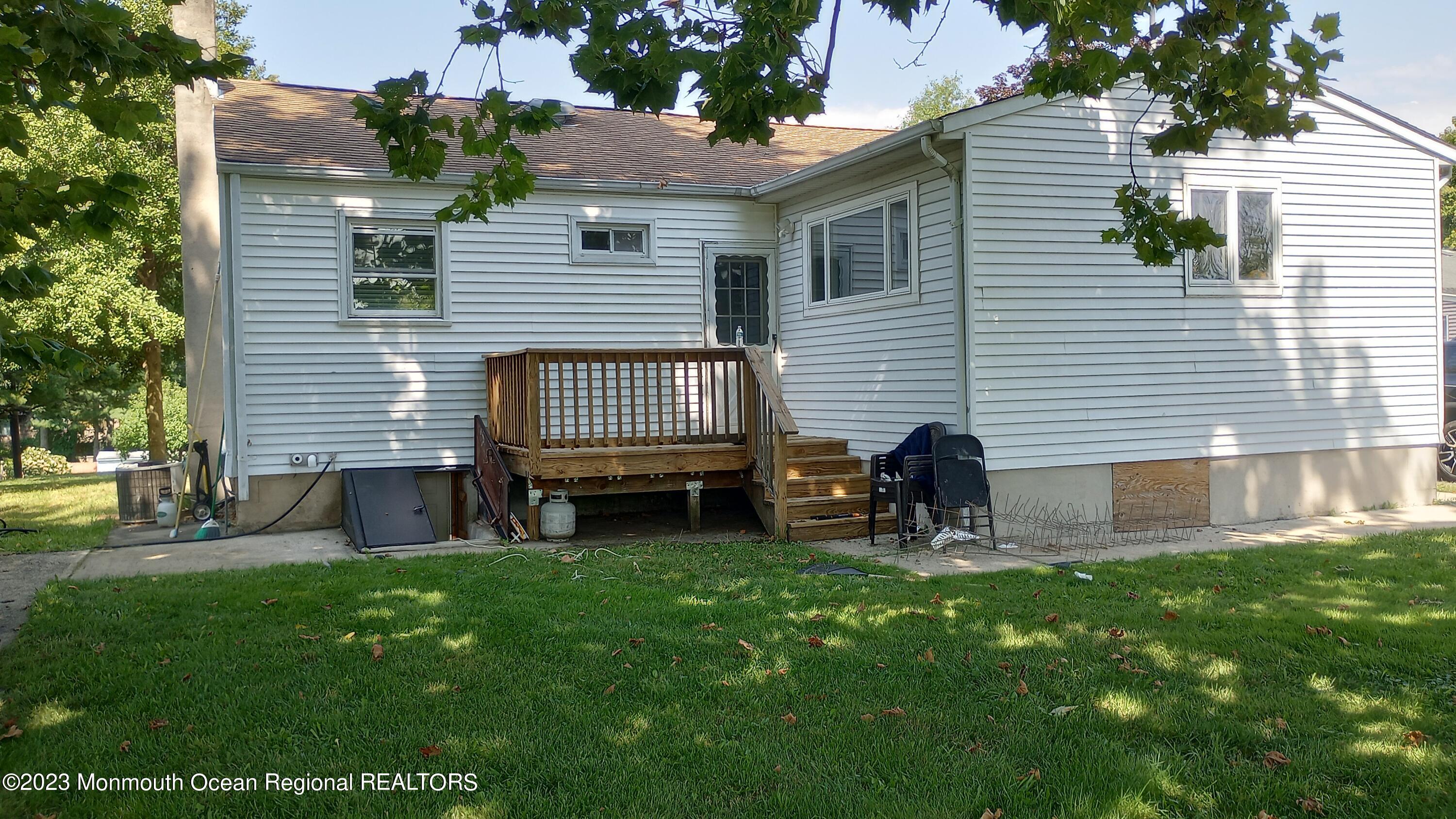 258 Gordon Road Old Bridge, NJ 07747 - Photo 6 of 12 a backyard of a house with table and chairs