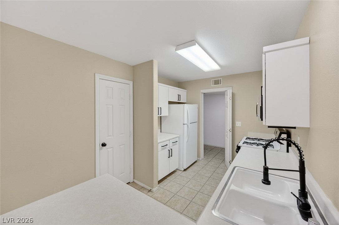 10187 Tree Bark Street Las Vegas, NV 89183 - Photo 11 of 31