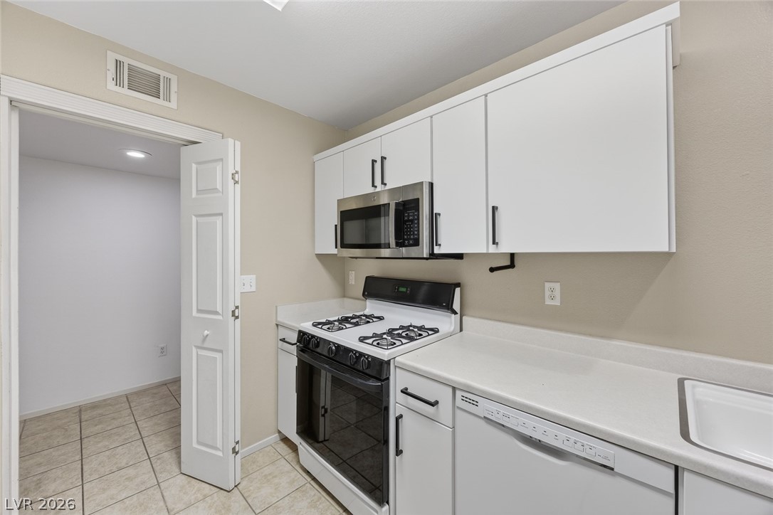 10187 Tree Bark Street Las Vegas, NV 89183 - Photo 10 of 31