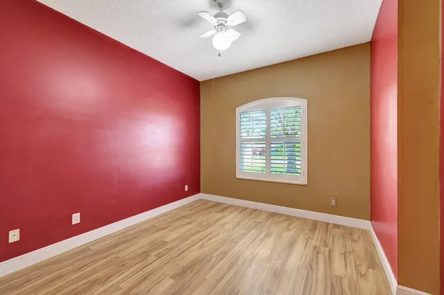 a view of empty room with window