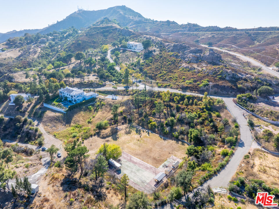 570 Schueren Road Malibu, CA 90265 - Photo 27 of 29