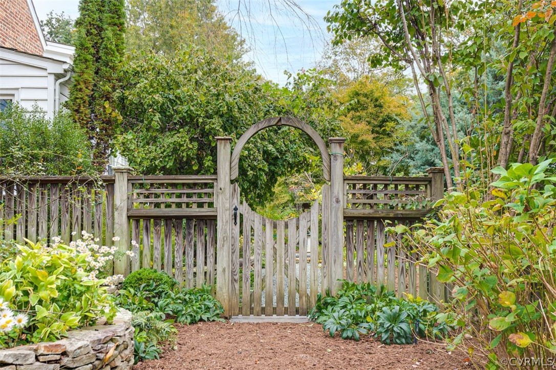 6600 Prospect Road Richmond, VA 23229 - Photo 4 of 50 One of the entrances to fenced back yard