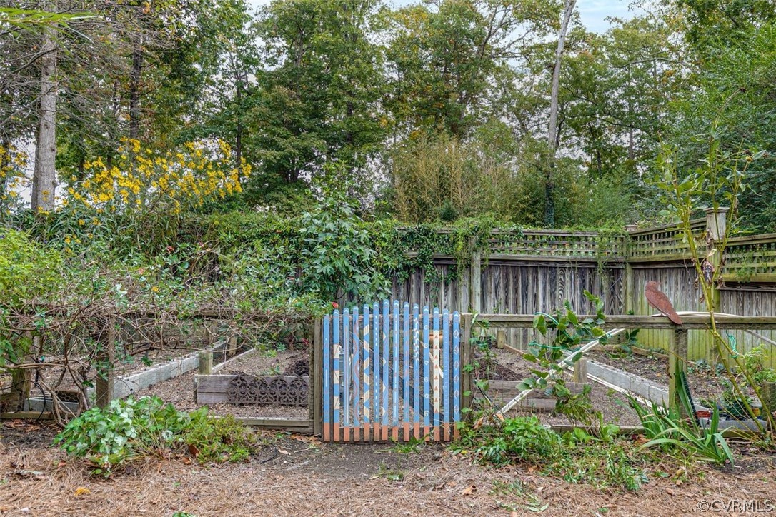 6600 Prospect Road Richmond, VA 23229 - Photo 8 of 50 Gate to fenced raised bed area
