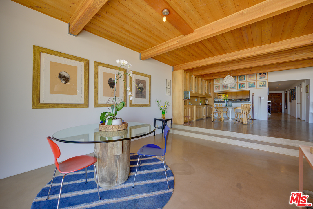 1 Spinnaker Street, Unit 2 Marina del Rey, CA 90292 - Photo 12 of 33 a dining room with furniture and window