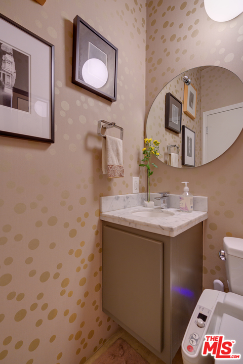 1 Spinnaker Street, Unit 2 Marina del Rey, CA 90292 - Photo 18 of 33 a bathroom with a sink and a mirror