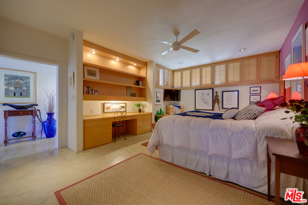 1 Spinnaker Street, Unit 2 Marina del Rey, CA 90292 - Photo 19 of 33 a living room with a bed furniture and a kitchen