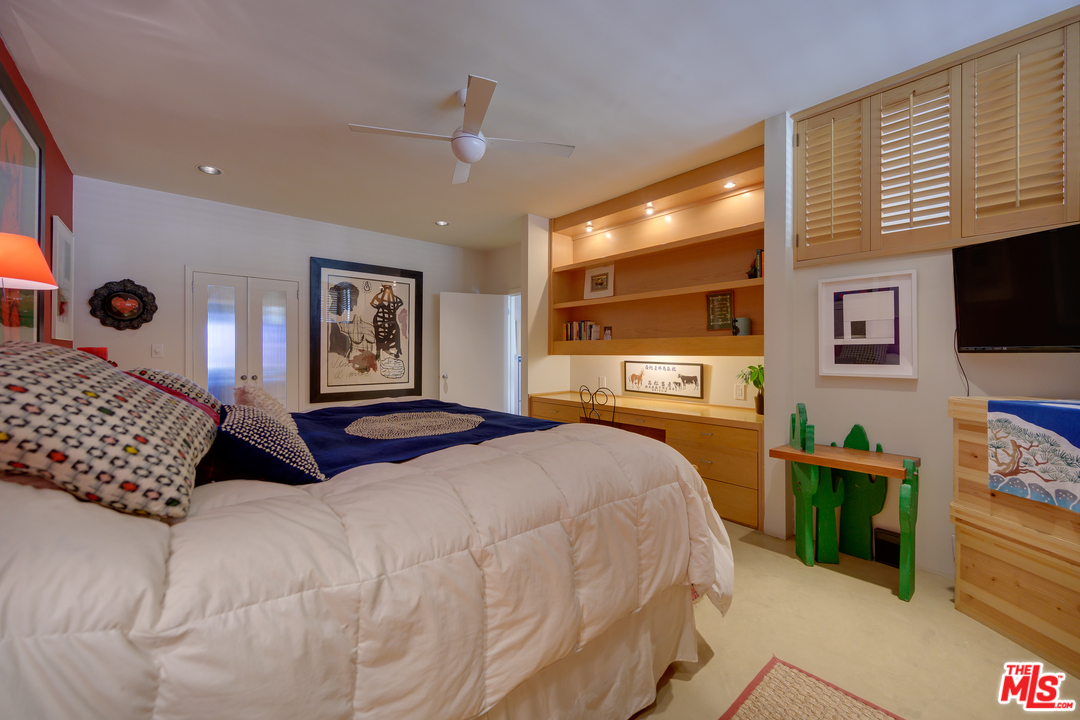 1 Spinnaker Street, Unit 2 Marina del Rey, CA 90292 - Photo 20 of 33 a bedroom with a large bed and a flat tv screen on dresser