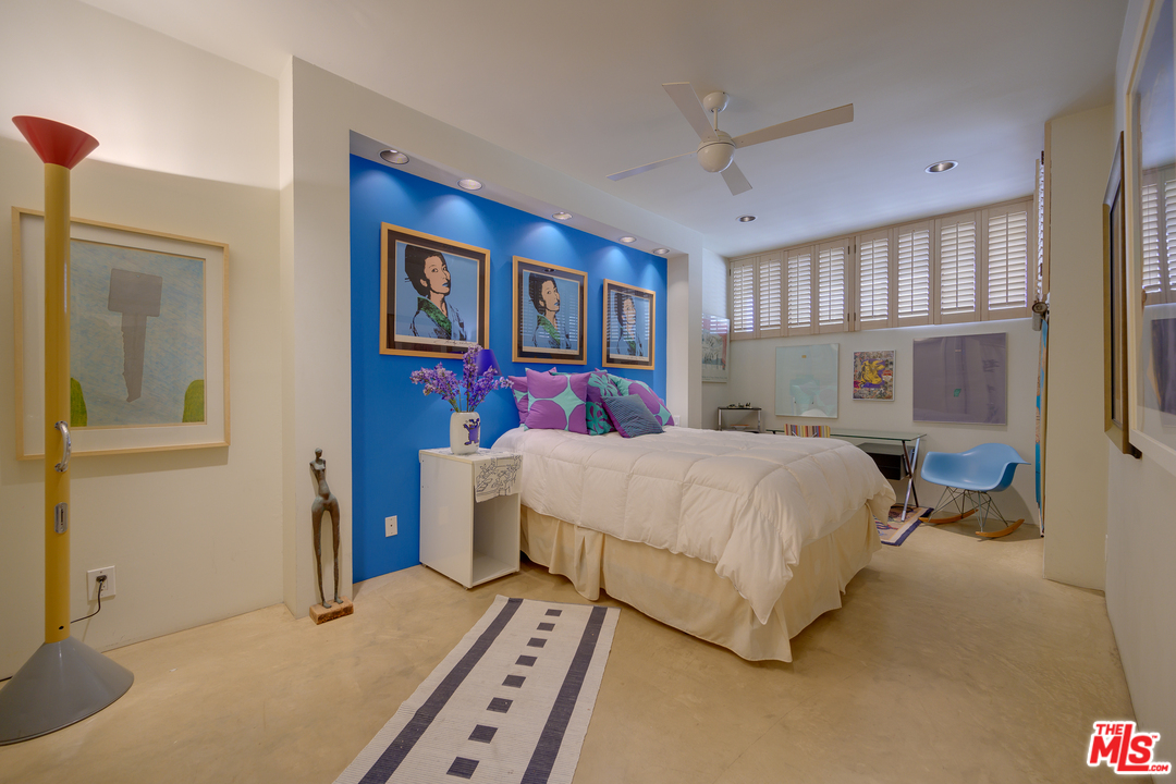 1 Spinnaker Street, Unit 2 Marina del Rey, CA 90292 - Photo 23 of 33 a bed room with a bed and a tv