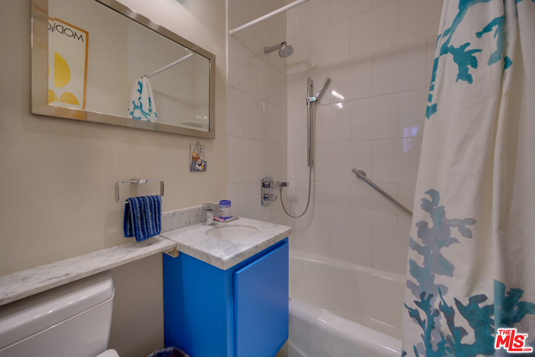 1 Spinnaker Street, Unit 2 Marina del Rey, CA 90292 - Photo 24 of 33 a bathroom with a sink a vanity and a bathtub