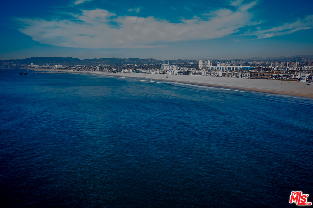 1 Spinnaker Street, Unit 2 Marina del Rey, CA 90292 - Photo 28 of 33 a view of a room with an ocean