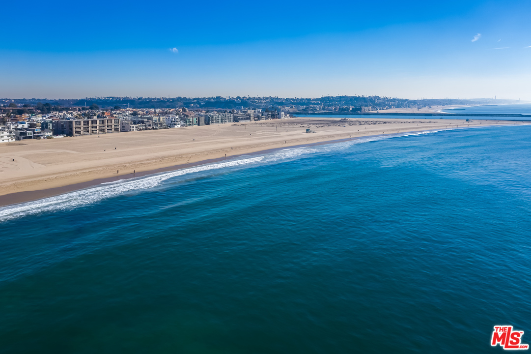 1 Spinnaker Street, Unit 2 Marina del Rey, CA 90292 - Photo 32 of 33 a view of an ocean beach and mountain view