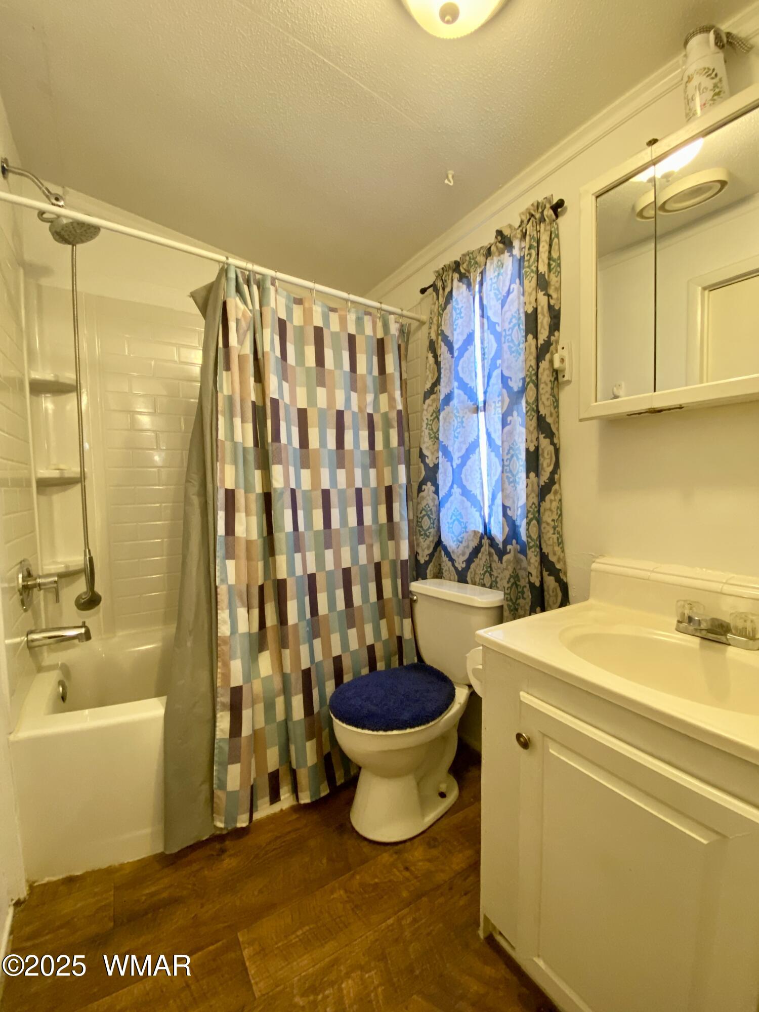 640 South Clark Road Show Low, AZ 85901 - Photo 13 of 18 Bathroom 1